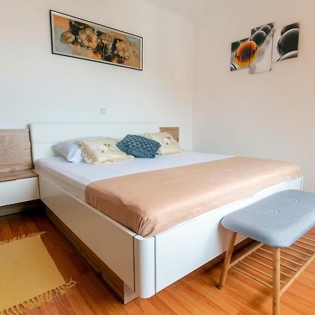Apartmani Ivan Lopar Eksteriør bilde