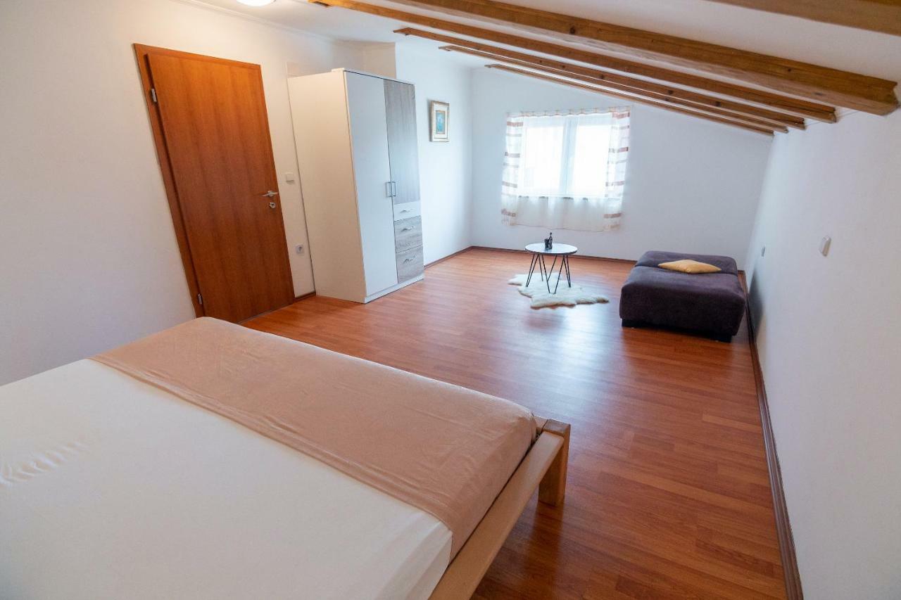 Apartmani Ivan Lopar Eksteriør bilde