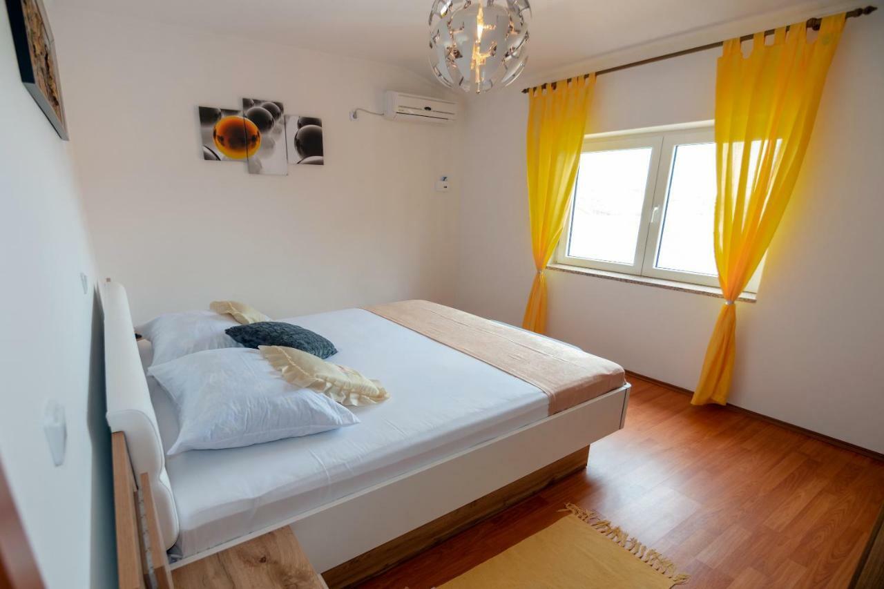 Apartmani Ivan Lopar Eksteriør bilde