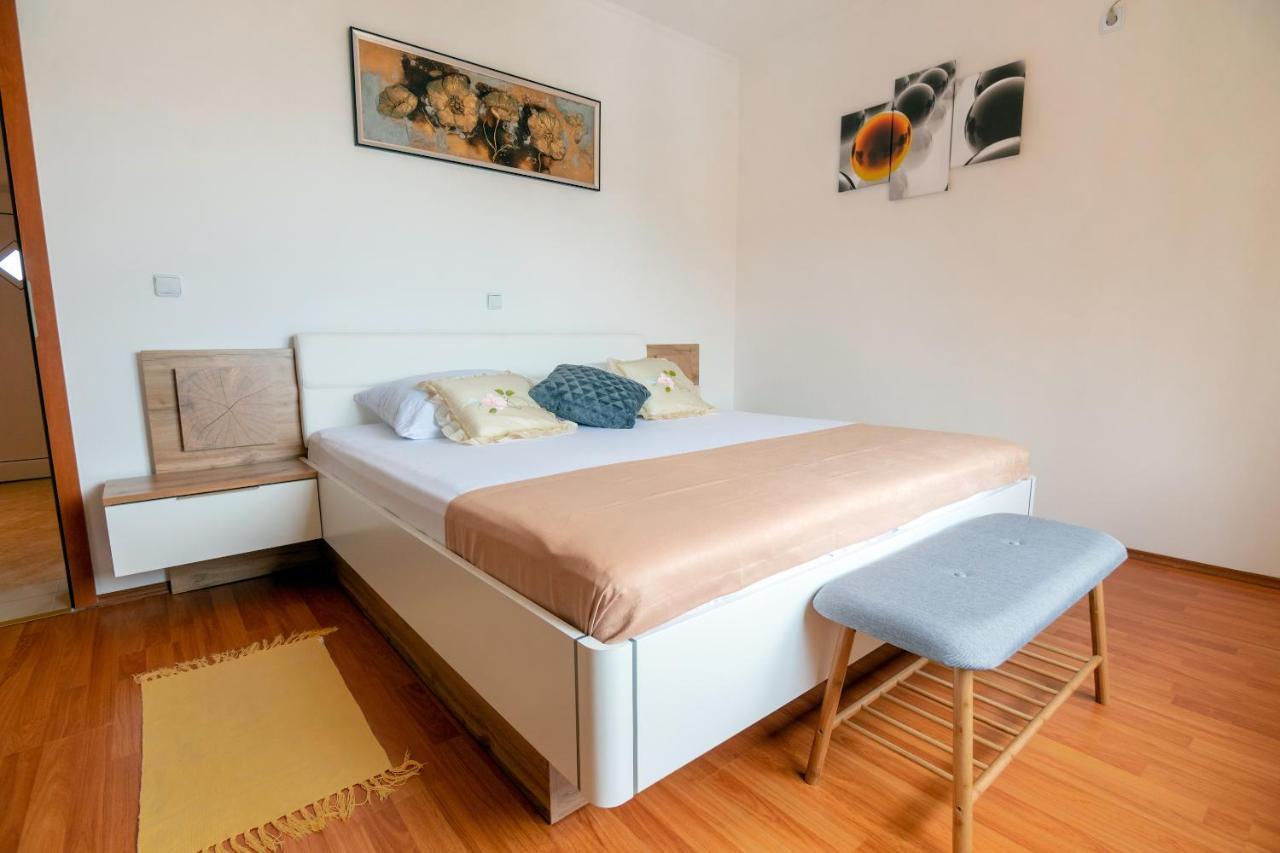 Apartmani Ivan Lopar Eksteriør bilde